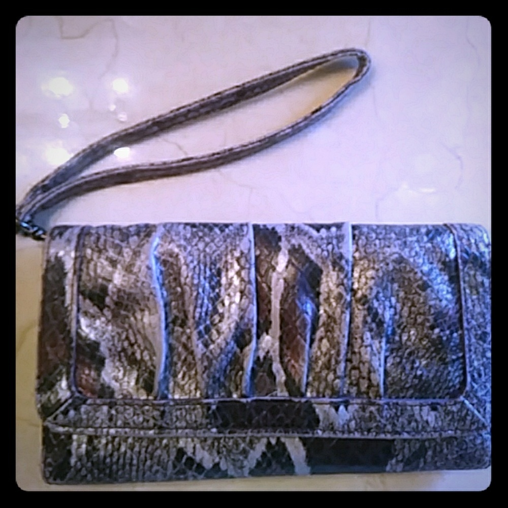 $6 Bag sale, pls bundle! Reptile wristlet